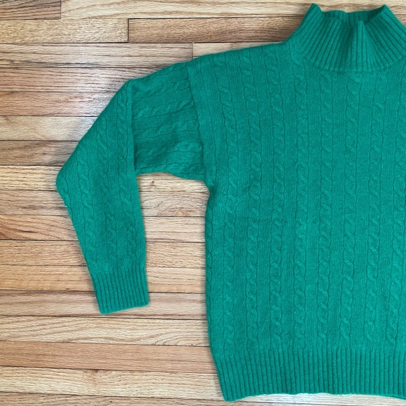 Summit Hill - Green Sweater - Picture 6 of 11